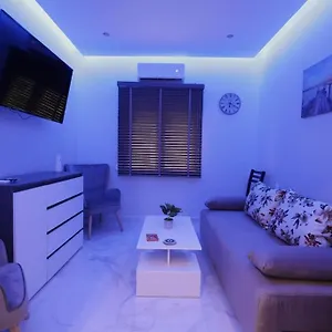 Phidias House Daire